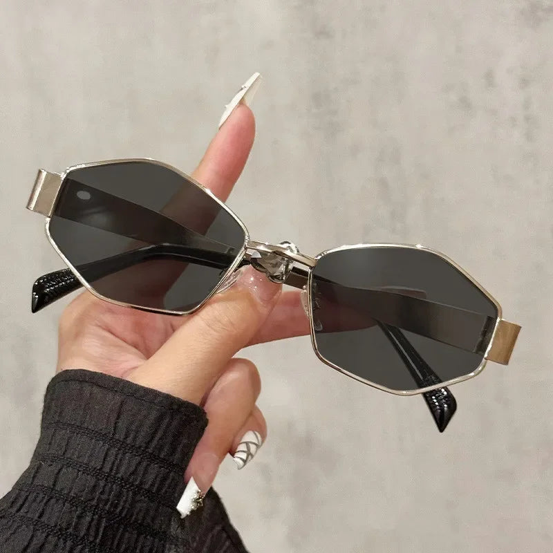 Leichte Damen Sonnenbrille – polygonales Design, metallischer Rahmen, für den Alltag 12