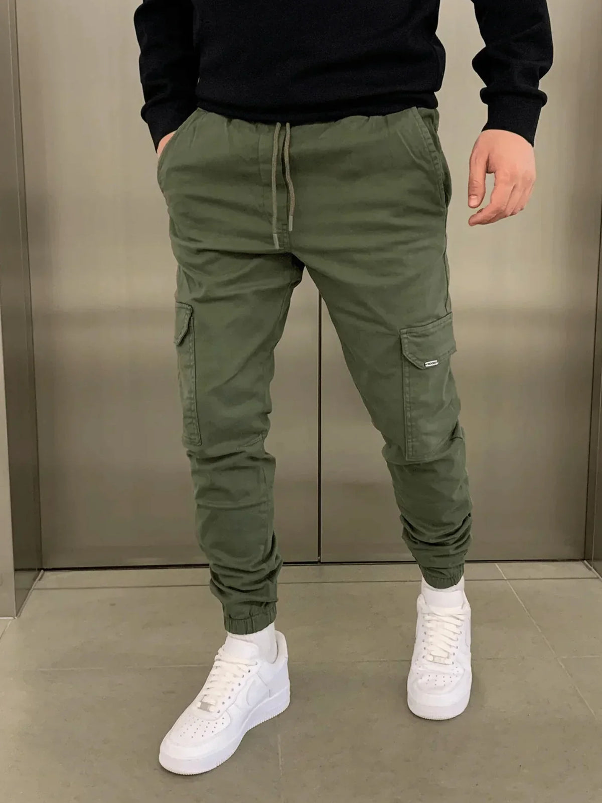 Variant image for Comfortable Loose Fit Black Cargo Pants for Women with Practical Pockets and Elastic Waistband-31