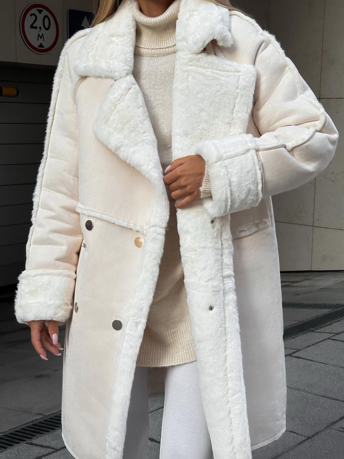 Women's Insulating Faux Fur Coat - Long Oversized, For Cold