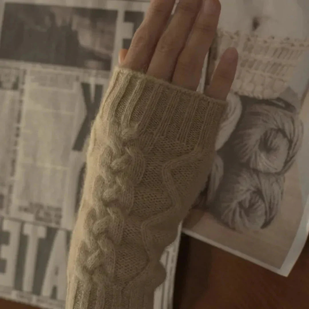 Women's Cozy Fingerless Gloves - Cable Cashmere, Winter