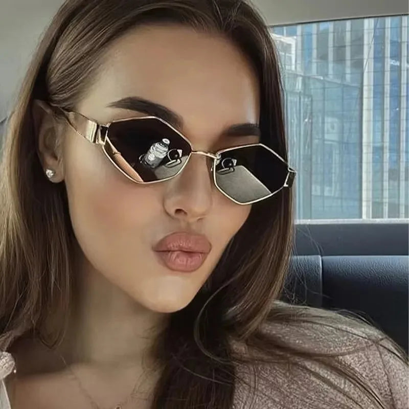 Leichte Damen Sonnenbrille – polygonales Design, metallischer Rahmen, für den Alltag 1
