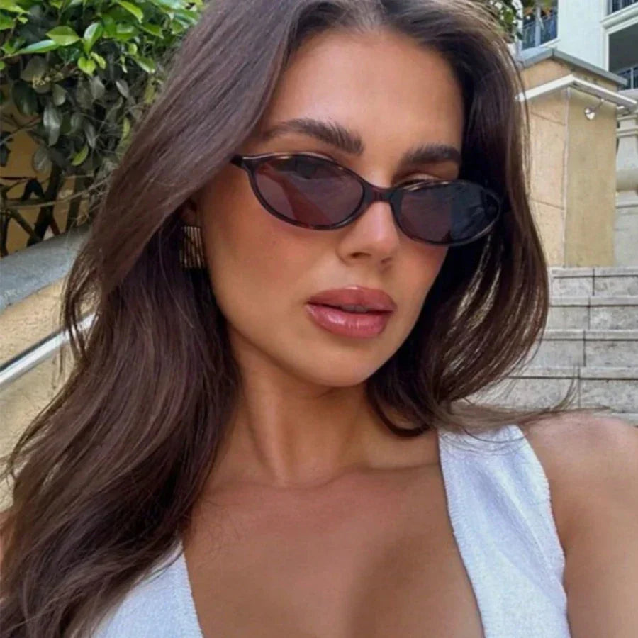 Leichte Damen Sonnenbrille – retro ovales Design, hochwertiger Kunststoff, für den Alltag 0