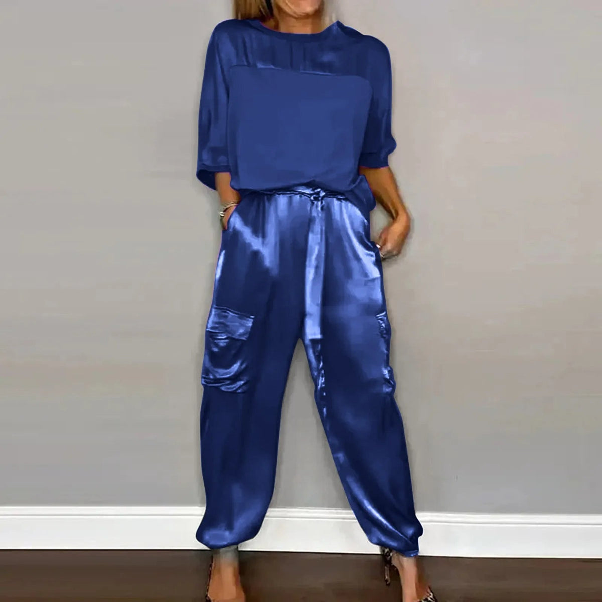 Leichter und eleganter Damen Zweiteiler – halbärmelige Bluse, atmungsaktiver Satin, für Alltag und Abend 4