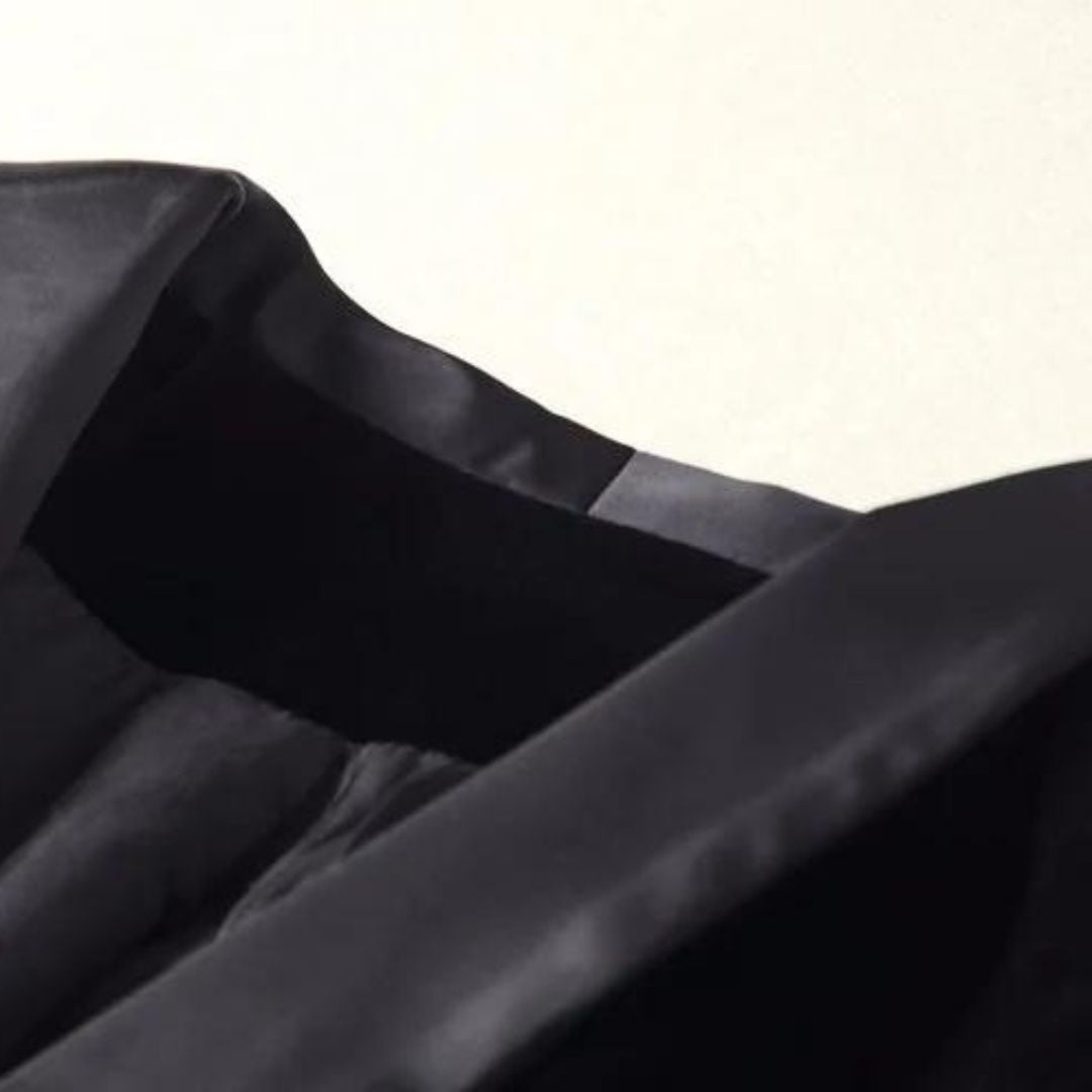 Luxurious women’s velvet blazer – satin lapel, tailored fit, for versatile occasions 4