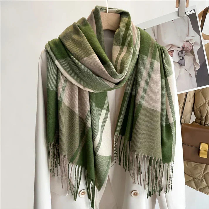 Oversized Women’s Check Scarf - Plush Wool, Fringed Winter