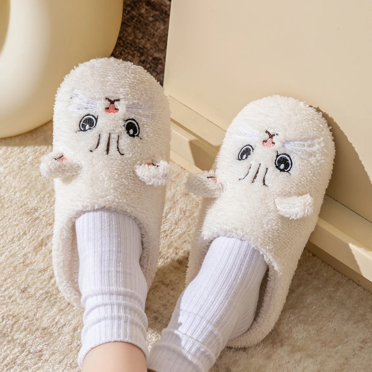 cozy, comfortable indoor wear, non-slip sole for home warmth – Plush women's cat-face plush slippers
