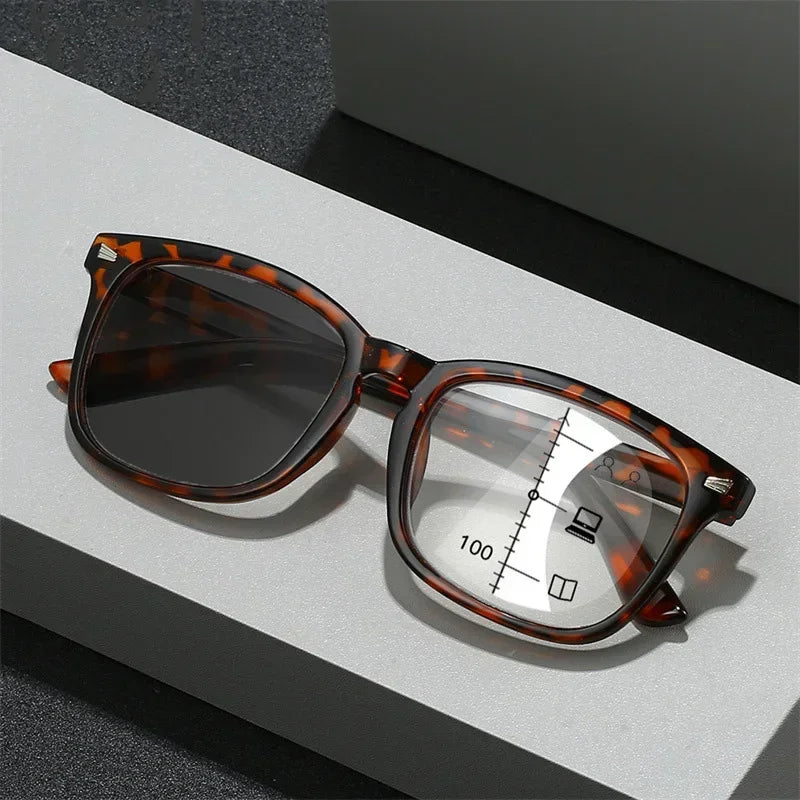 Reading Photochromic Sunglasses Multifocal Glasses Fall 2026 Color Changing Progressive Presbyopia Lenses Outdoors
