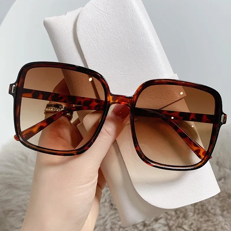 Wayfarer Vintage Sunglasses 2025 Women Fashion Shades Retro Eyewear for Outdoor Style