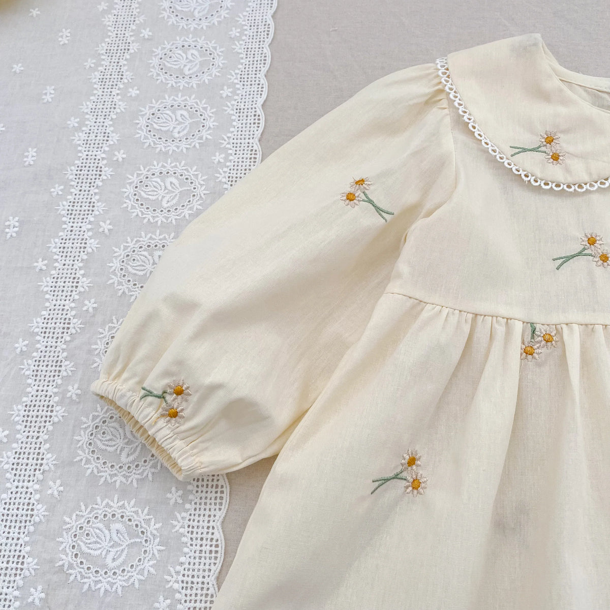Plush, classic girls' dress - embroidered floral, Peter Pan collar, puff sleeves, cotton, for spring outings