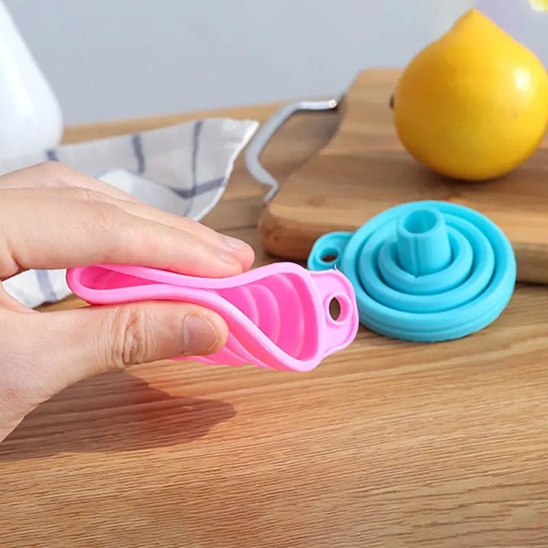 Household Telescopic Funnel Kitchen Device - High Temperature Resistant Mini Folding Funnel - 4 Colors Available