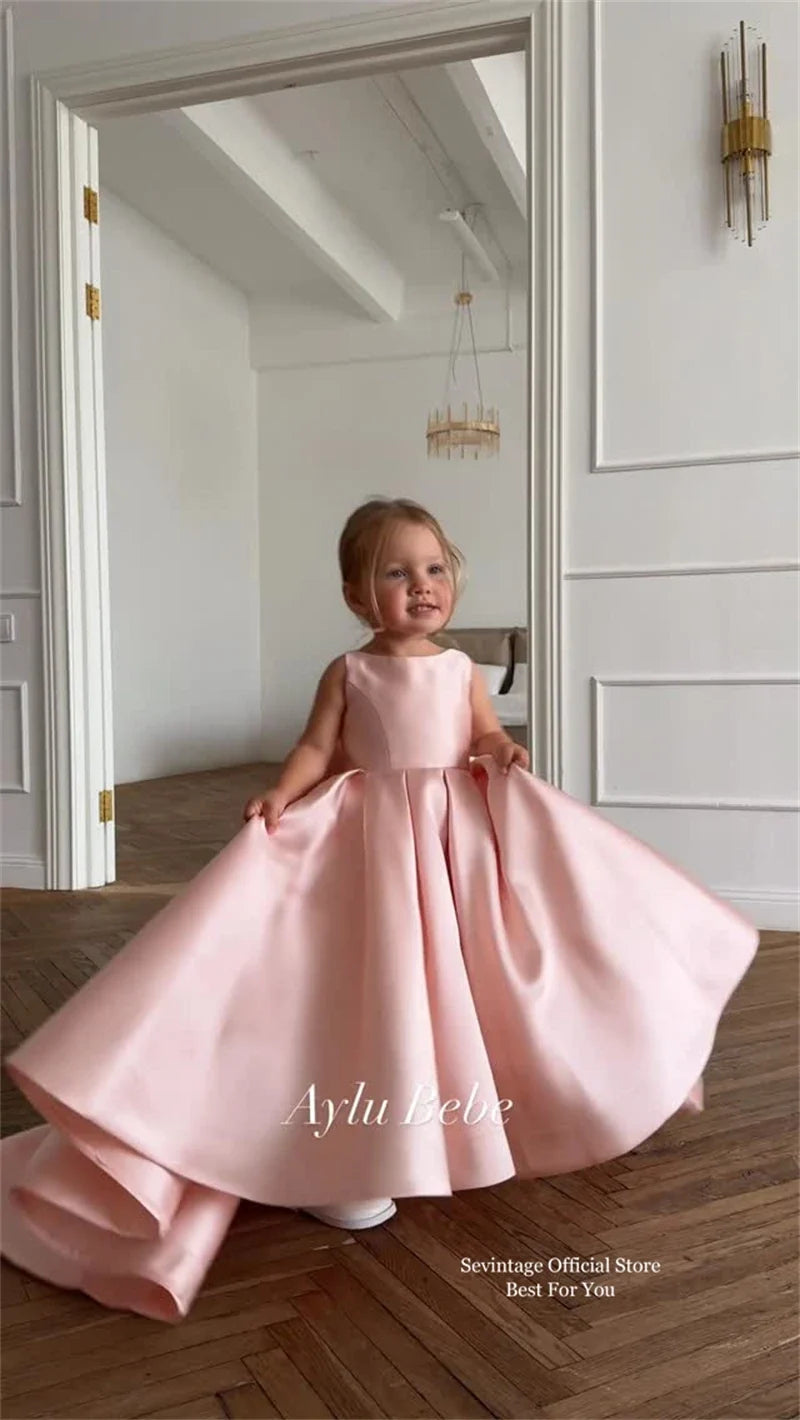 Plush timeless girls' flower girl dress - bow-back, floor-length organza, for wedding