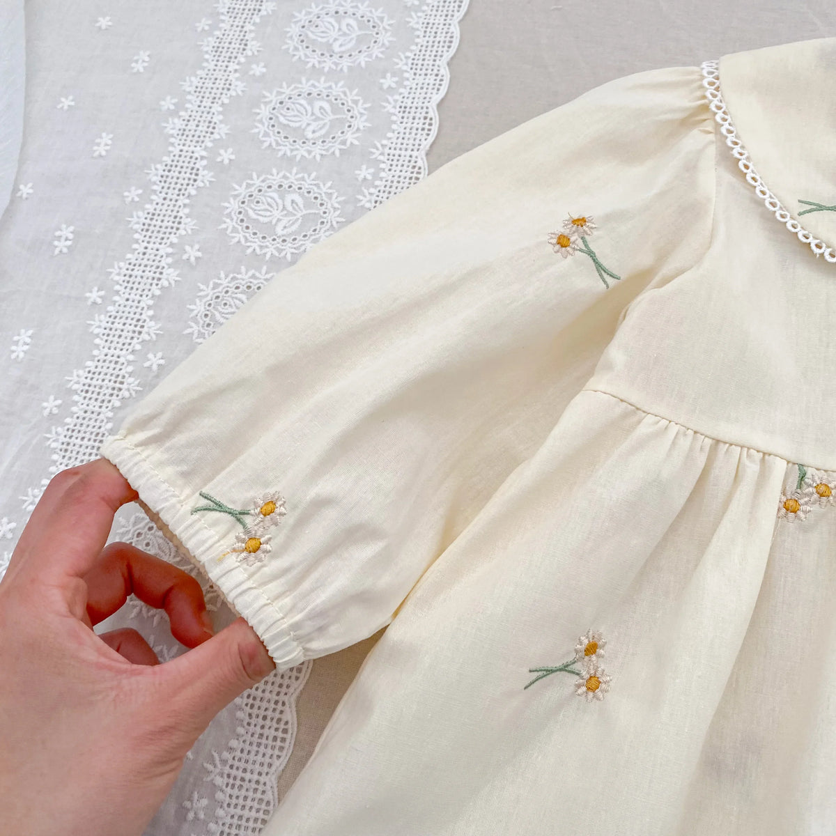 Plush, classic girls' dress - embroidered floral, Peter Pan collar, puff sleeves, cotton, for spring outings