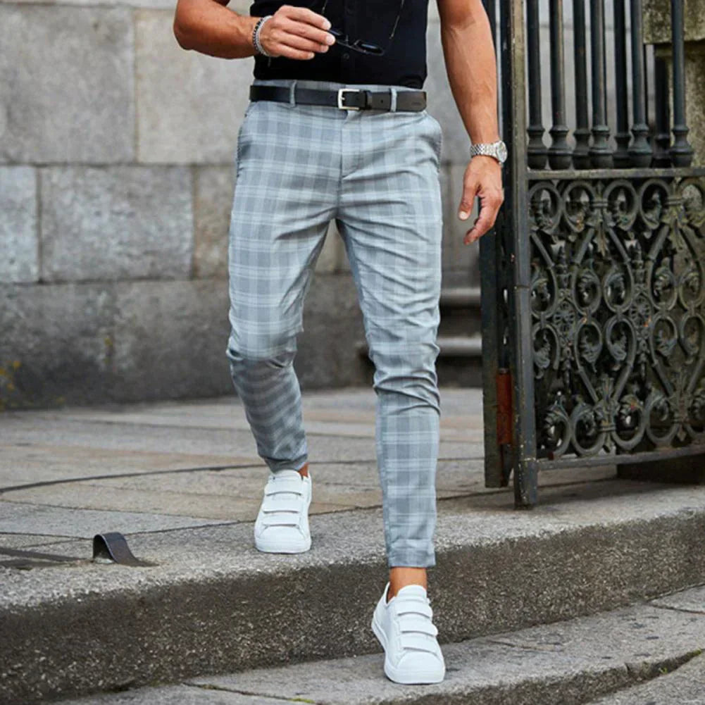 Stylish men's chino pants – slim fit, moisture-wicking fabric, for casual outings 2
