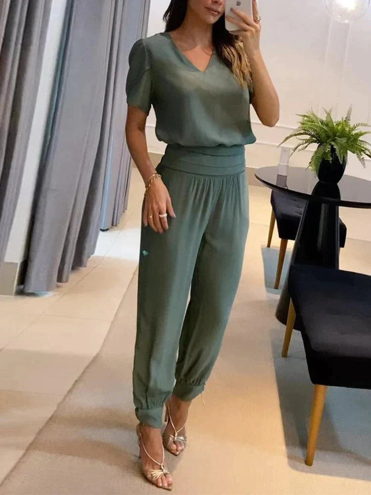 Vielseitiges Damen Outfit – lässiges Ensemble, hochwertige Materialien, für Büro und Freizeit 2
