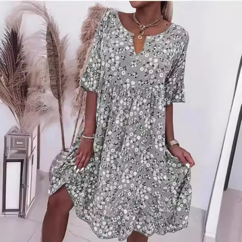 Elegant Knee-Length Summer Dress - Cozy and Trendy Floral Design for Casual Wear, Great for Daytime Outings